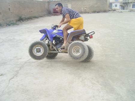 djamel  sur  son quad.